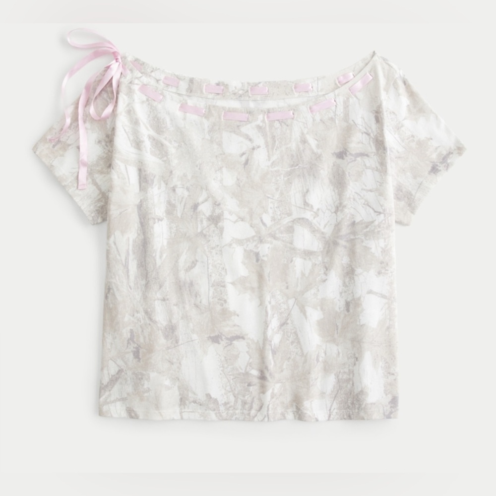 EASY OFF-THE-SHOULDER TIE CAMO T-SHIRT